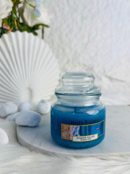 شمعة عطرية برائحة الصيف  المميزة و الفواحة جدا