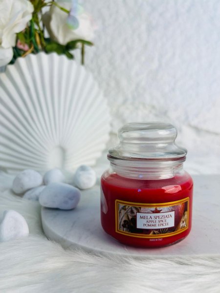 شمعة عطرية برائحة التفاح المميزة و الفواحة جدا