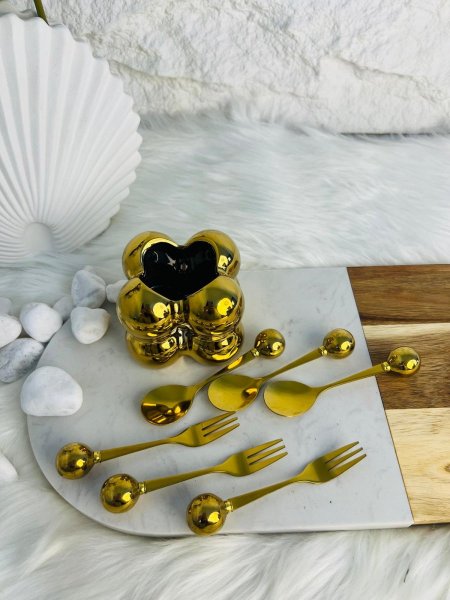 طقم شوك وملاعب أنيقة مع قاعدة ذهبية مميز وانيق وراقي جدا