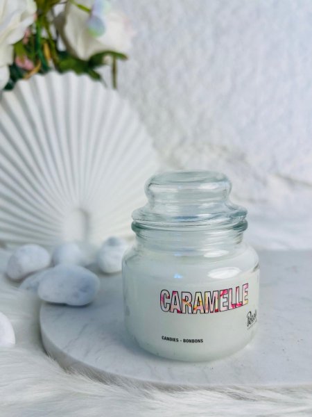 شمعة عطرية برائحة الكراميل  المميزة و الفواحة جدا