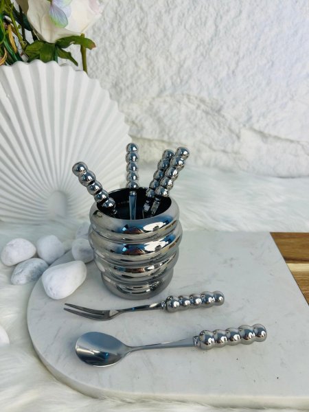 طقم شوك وملاعب  أنيقة مع قاعدة فضية مميز وانيق وراقي جدا