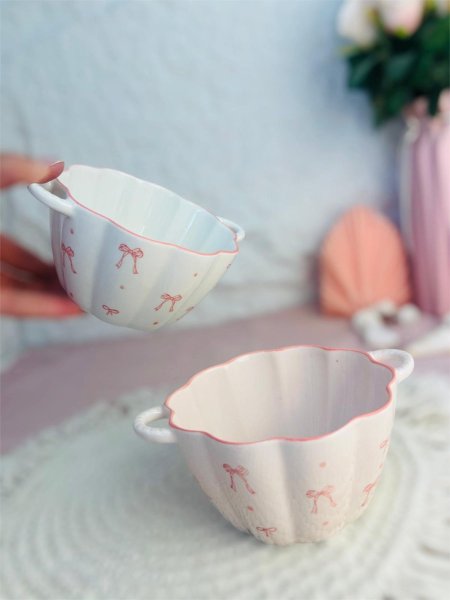 زبدية بورسلان  بيدين مميزة وانيقو باللون الابيض والزهري فخمة جدا لاصحاب الذوق الرفيع