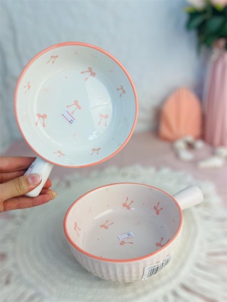 زبدية بورسلان بيد مميزة وانيقة باللون الابيض والزهري فخمة جدا لاصحاب الذوق الرفيع