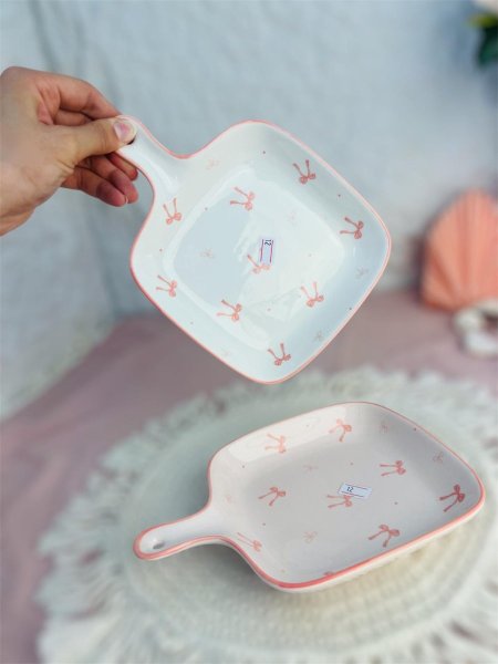 صحن  بورسلان بيد مميز وانيق باللون الابيض والزهري فخم جدا لاصحاب الذوق الرفيع