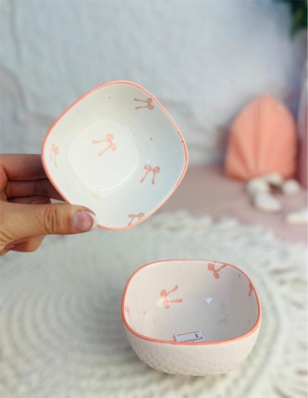 زبدية بورسلان مميزة وانيقة باللون الابيض والزهري فخمة جدا لاصحاب الذوق الرفيع