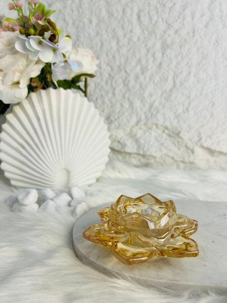 شمعدان زجاجي عسلي فخم على شكل وردة جورية مميزة وانيقة وفخمة