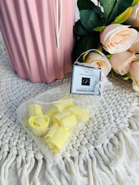 شمع عطري مميز وفخم ومتعدد الاستخدام