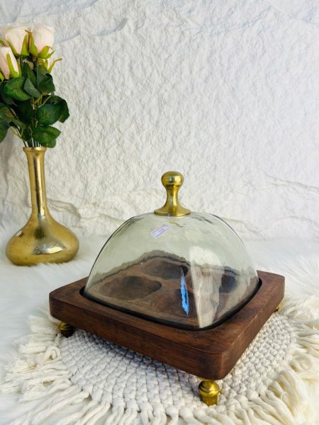 مضيفة هندية مميزة بقاعدة خشبية وغطاء زجاجي فخم ومميز جدا