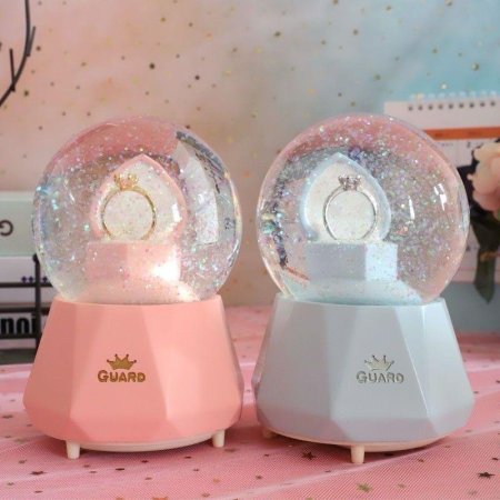 بلورة زجاجية مضيئة تصدر موسيقى فخمة ومميزة لاصحاب الذوق الرفيع