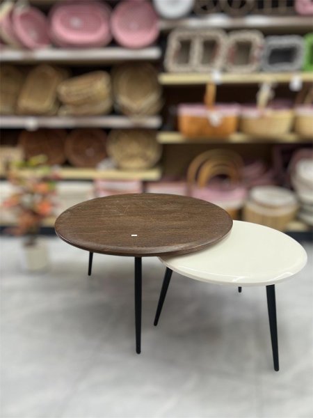 طاولة خشبية مميزة مكونة من قطعتين انيقة وعصرية تناسب جميع الاذواق