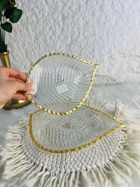 صحن ضيافة زجاجي بحز ذهبي مميز وانيق وراقي جدا لاصحاب الذوق الرفيع