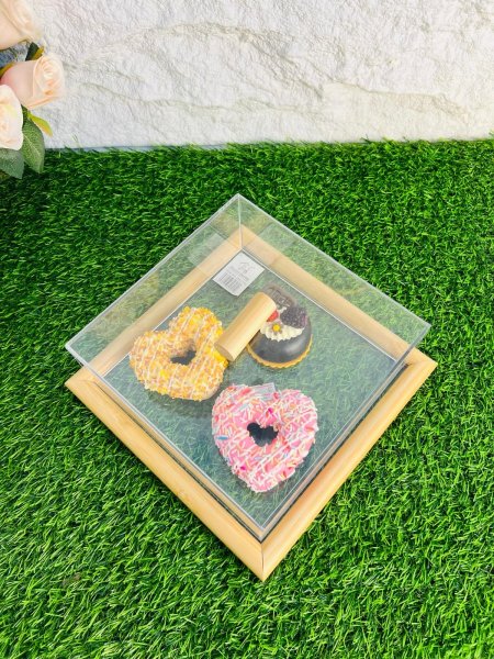 مضيفة اكروليك مربعة بغطاء مميزة وانيقة وعملية