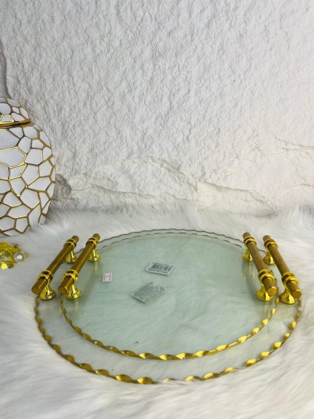 طقم صواني تقديم زجاجية باطار ذهبي مميز وانيق وراقي جدا لاصحاب الذوق الرفيع