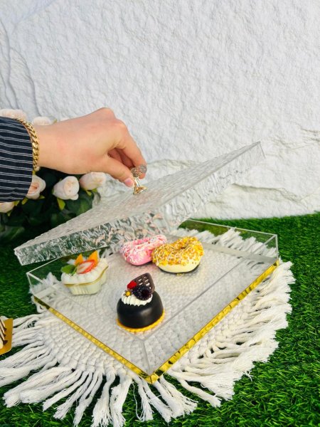 مضيفة اكروليك بغطاء وحزب ذهبي  مميزة وانيقة متعددة الاستخدام