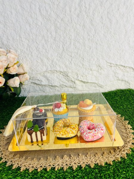 مضيفة بصينية ذهبية حديدية وغطاء اكريليك مميزة وانيقة وفخمة واضافة جميلة لبيتك