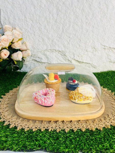 مضيفة اكروليك مميزة بقاعدة خشبية انيقة وعصرية تناسب جميع الاذواق