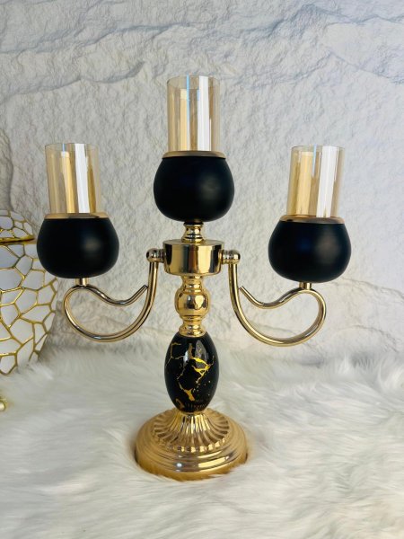 شمعدان ذهبي واسود بلمسة انيقة وفخمة لاصحاب الذوق العالي