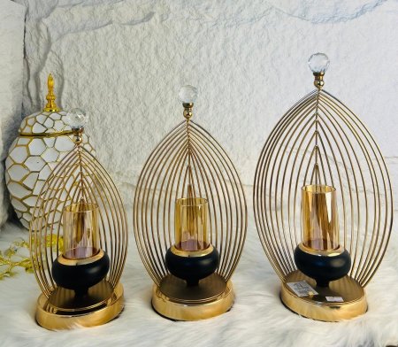 شمعدان ذهبي واسود بلمسة عصرية ومبتكرة لاصحاب الذوق الرفيع