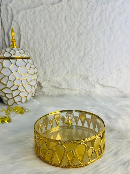 مضيفة ذهبية فخمة وأنيقة لاصحاب الذوق الرفيع