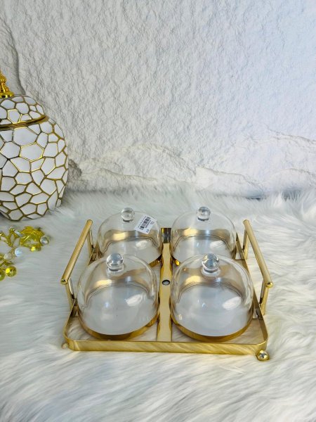 مضيفة ذهبية مكونة من 4وحدات بغطاء زجاجي ثقيلة وفخمة