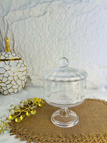 مضيفة زجاجية شفافة بغطاء كلاسيك لاصحاب الذوق الرفيع