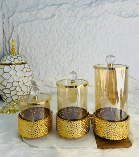 طقم مضايف ذهبي اللون مميز وفخم لاصحاب الذوق العالي