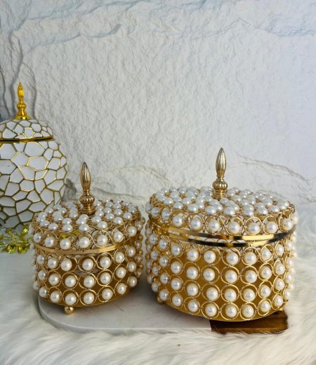 مضيفة ذهبية متداخل اللولو فيها بطريقة عصرية ومبتكرة لاصحاب الذوق العالي