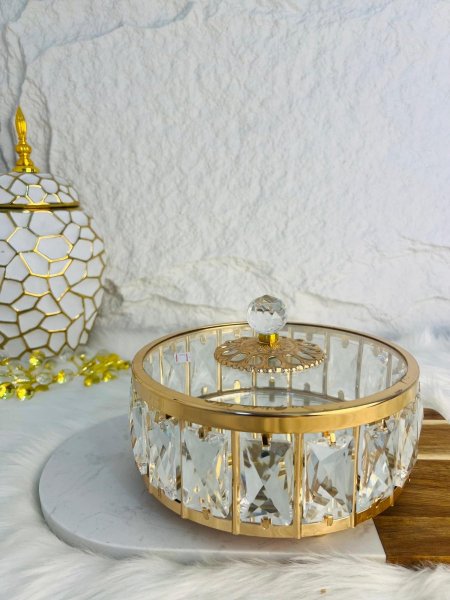 طقم مضايف كرستالية بغطاء عصرية وأنيقة لاصحاب الذوق الرفيع