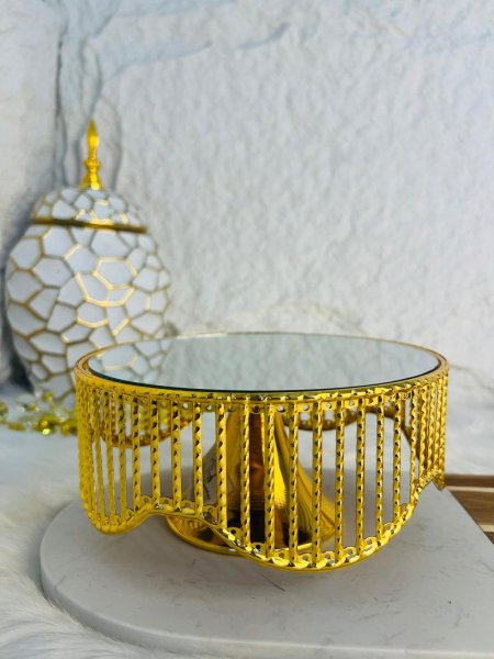 صحن تقديم ذهبي بقاعدة مع مراي مميز جدا