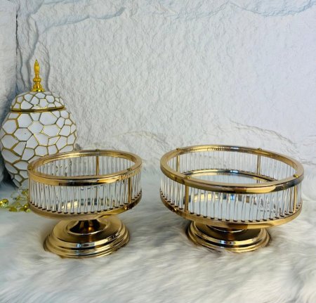 مضيفة كرستال بقاعدة ذهبية