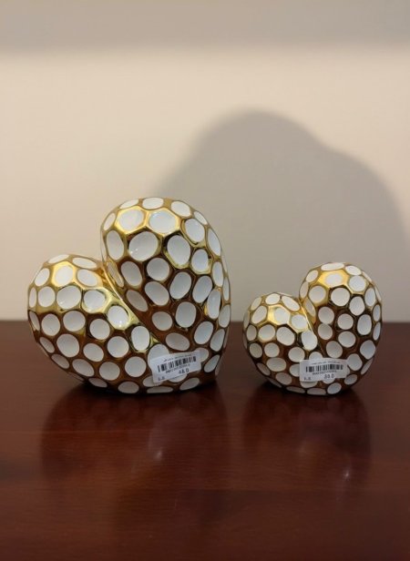 تحفة قلب مائل مخرم ابيض كبير وصغير