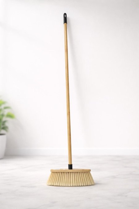 مكنسه بيضاوي عريض خشب مع عصا