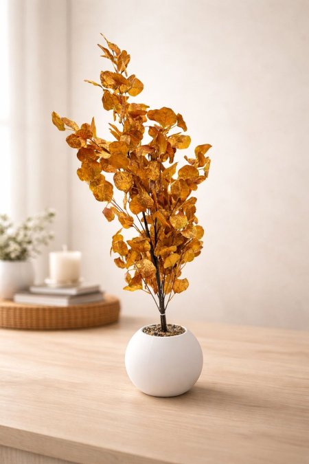 شجرةأوكالبتوس صناعي بلون الخريف.